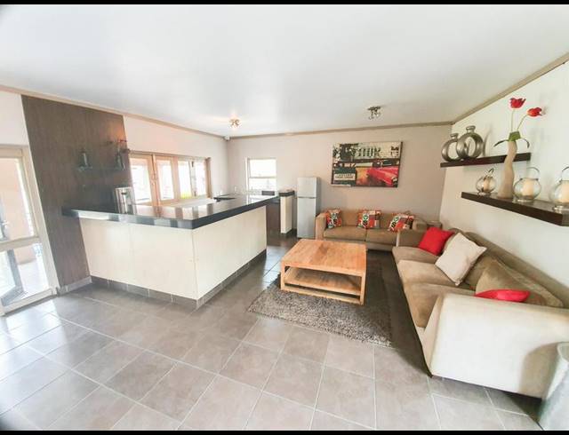 1 BEDROOM APARTMENT FOR SALE IN SUNNINGHILL